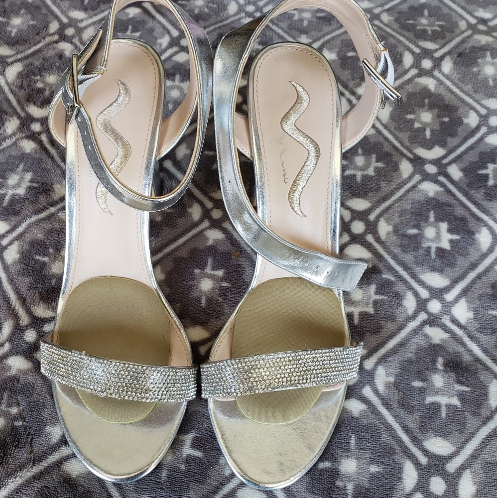 Women Sliver Metallic sandals